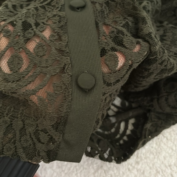 BANANA REPUBLIC CORDED LACE, GREEN BLOUSE WITH BACK BUTTONS- SIZE XS - Picture 17 of 17